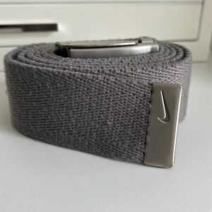 grey Nike golf belt